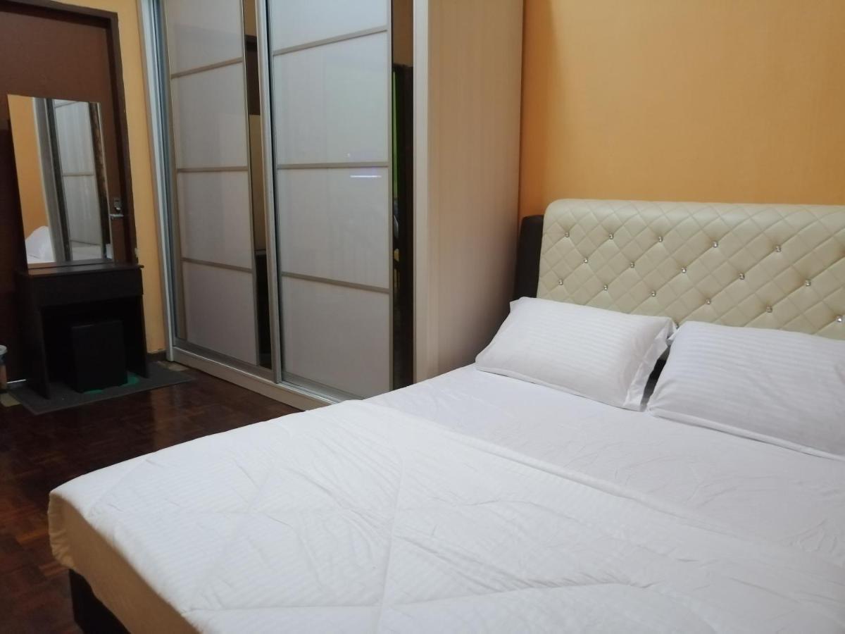 Kluang Barat Homestay Keluang Exterior foto