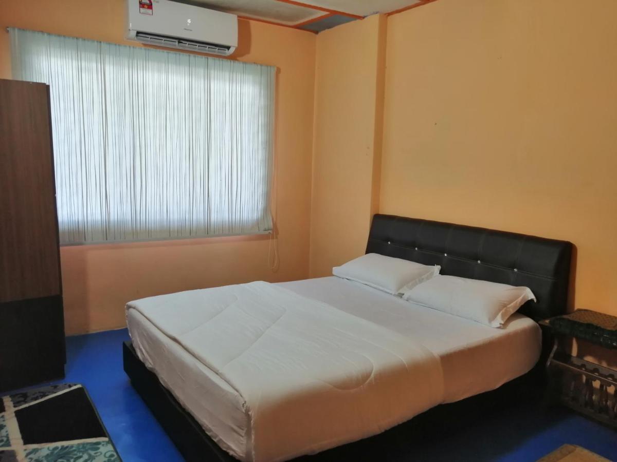 Kluang Barat Homestay Keluang Exterior foto