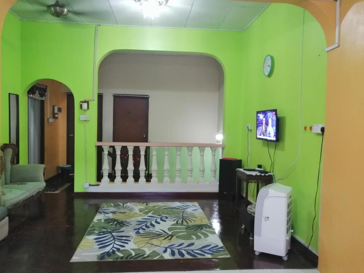 Kluang Barat Homestay Keluang Exterior foto
