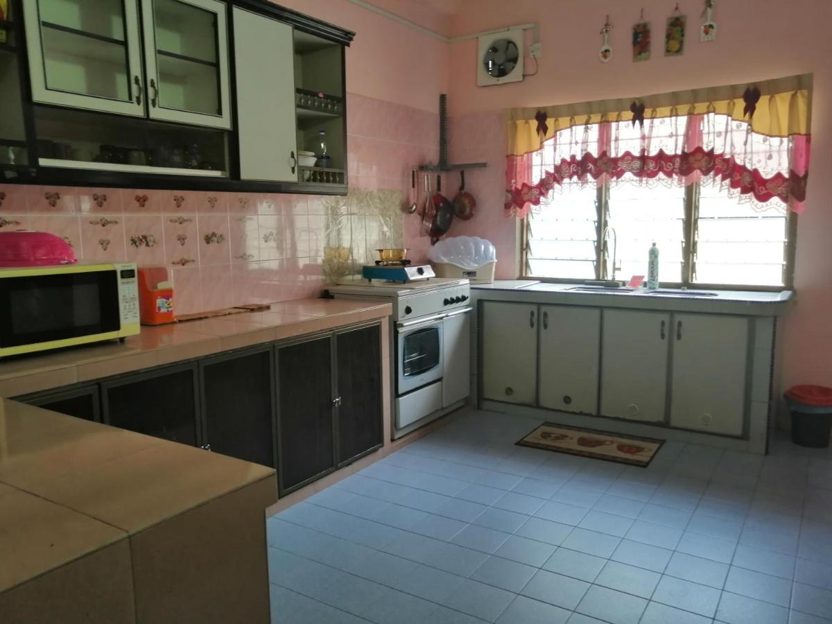 Kluang Barat Homestay Keluang Exterior foto