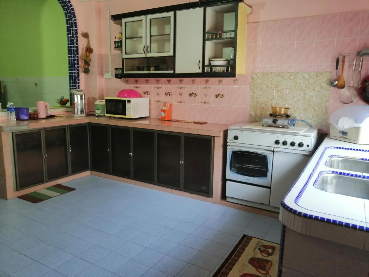 Kluang Barat Homestay Keluang Exterior foto